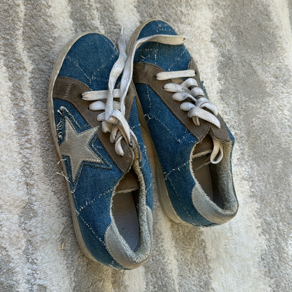 Sneakers size 36